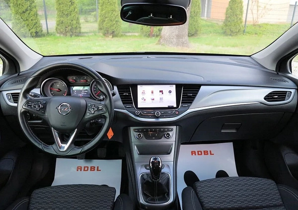 Opel Astra cena 37900 przebieg: 211000, rok produkcji 2016 z Szczawno-Zdrój małe 277